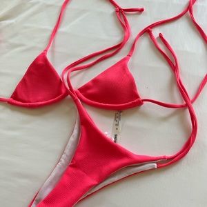 Bikini set I’m color hot pink ! Size medium!
